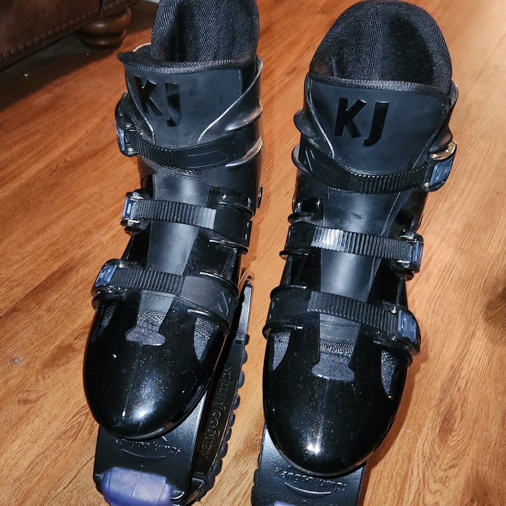 Super fun UNISEX Kangoo Jumps XR 3 Special Edition Rebound Shoes. Size L.